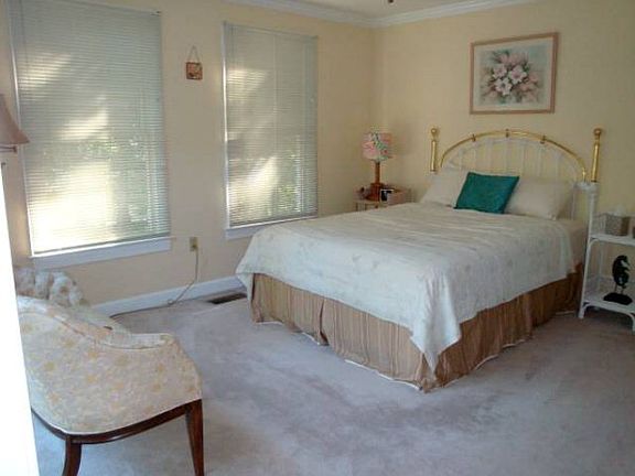 2nd image of 32 Potomac Shore Dr