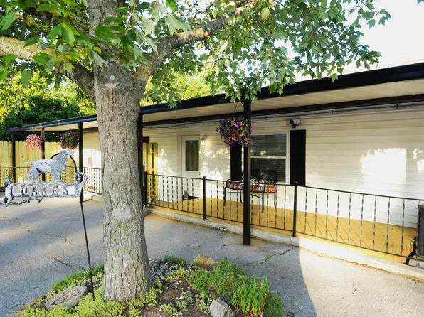 302 Oak St APT B, Rogers, AR 72756