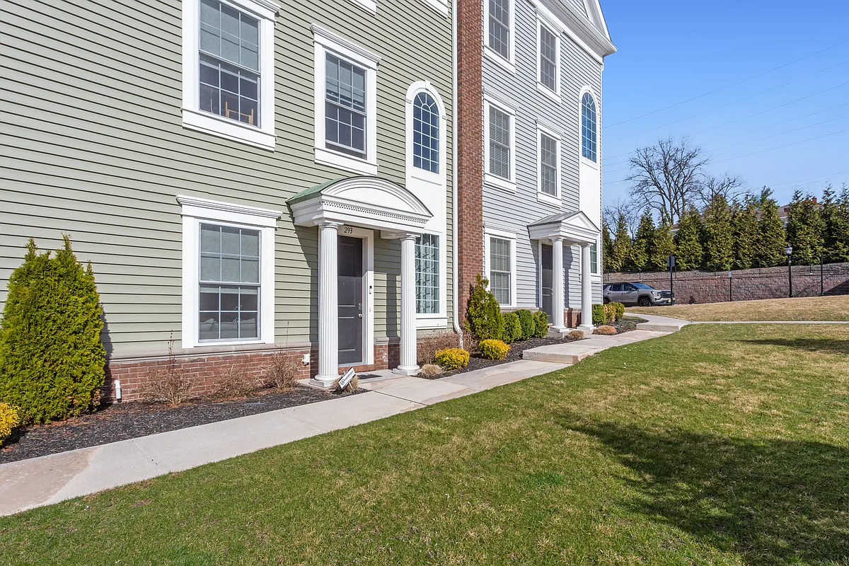 Building Photo - 293 Bradley Dr