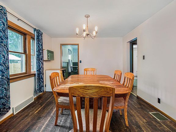 5th image of 927 W Broadway St
