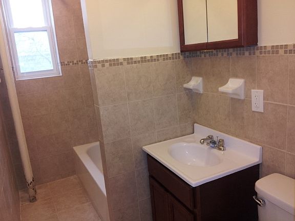 4th image of 67 Stuyvesant Ave #25AA