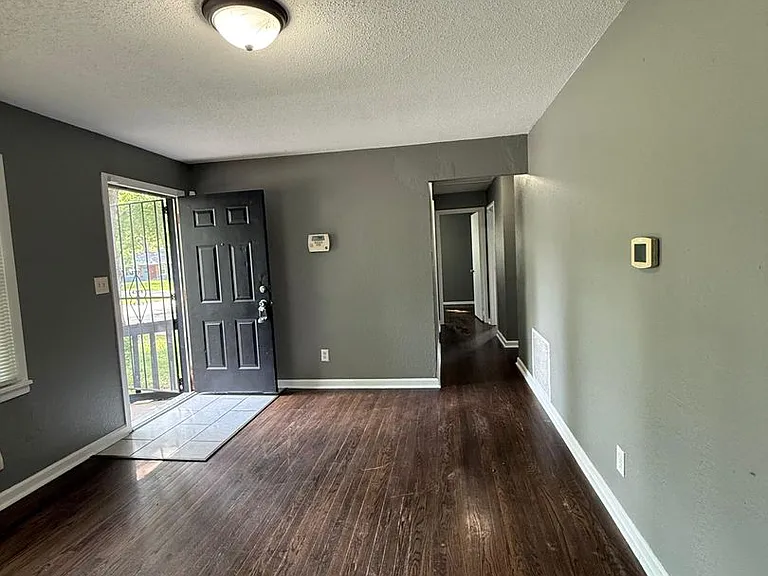 8410 Ruskin Way — Photo 2