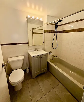 Bathroom, photo 1