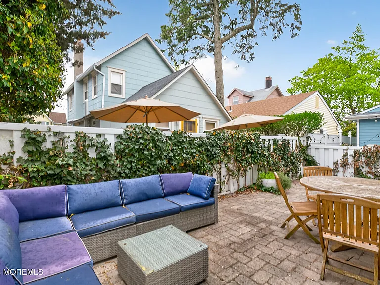 142 Heck Ave — Photo 34