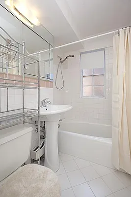 Rented by Sumitomo Real Estate Sales | media 2