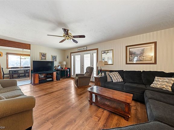 5th image of 28289 Westlawn Dr