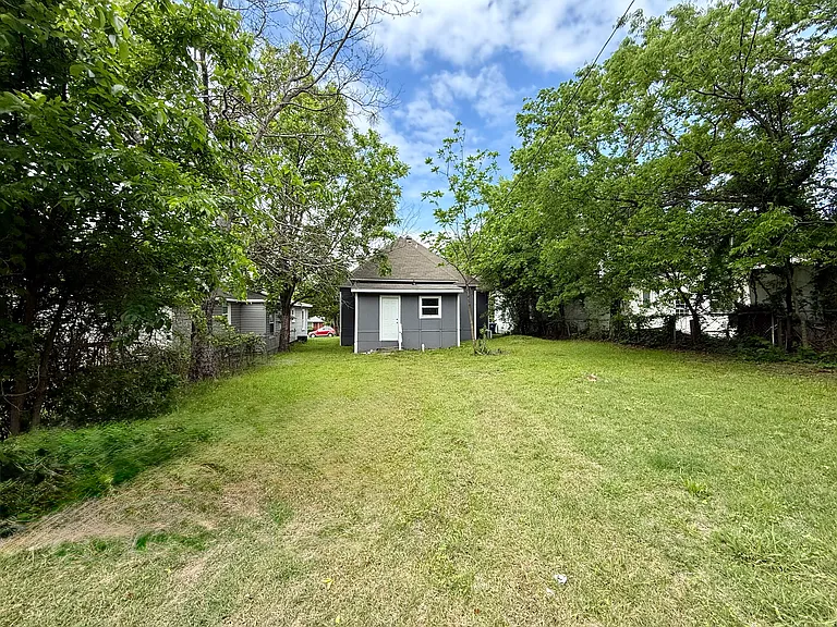 1326 W Sears St — Photo 22