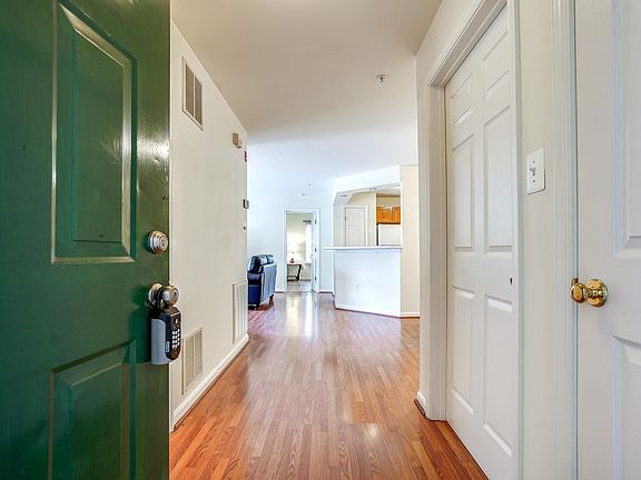 4th image of 13101 Millhaven Pl #9E