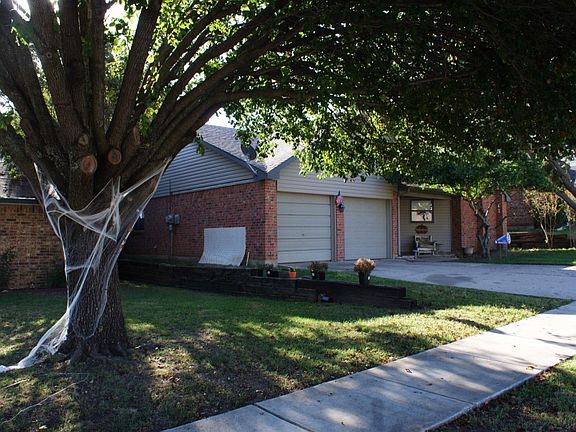 3rd image of 633 Little Fox Ln