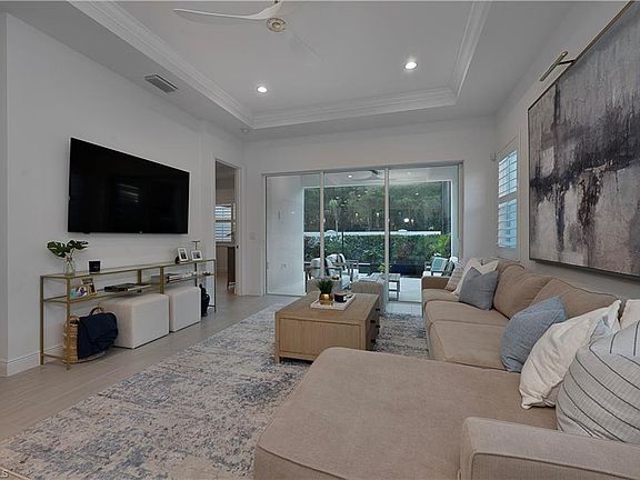 5th image of 9083 Saint Lucia DR