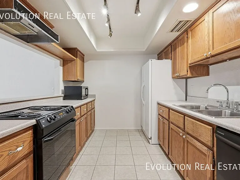 2329 N Recker Rd #86 — Photo 12