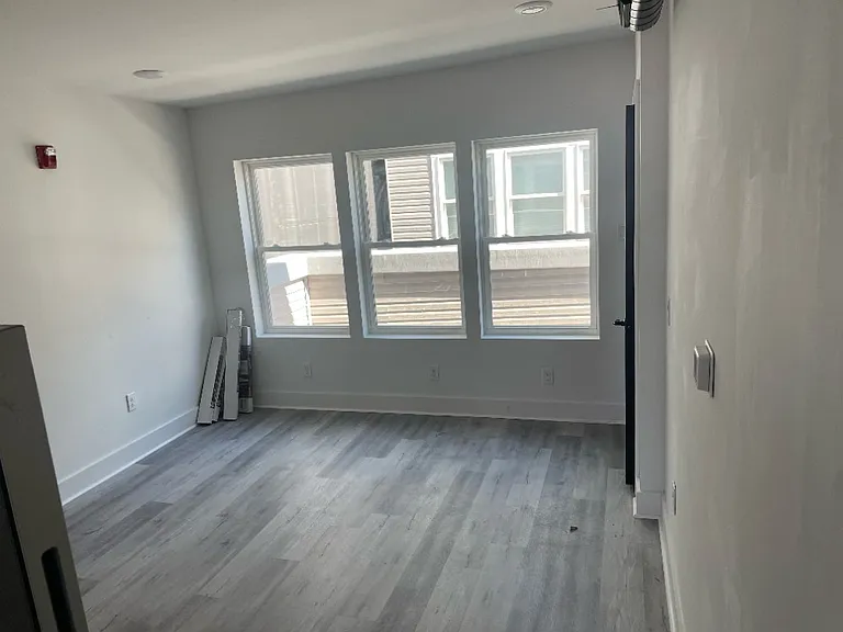 2329 E Thompson St #3B — Photo 3