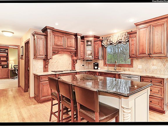 3rd image of 6144 Heritage Ln
