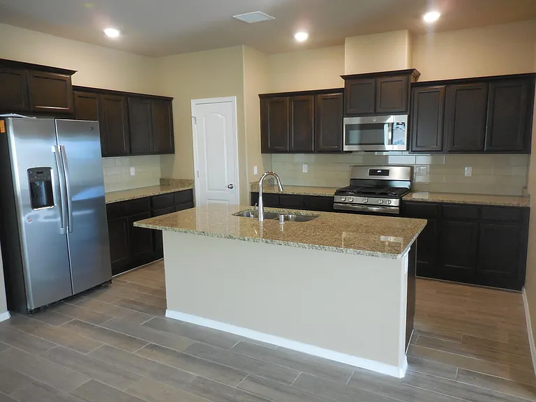 7312 Glacier Dr — Photo 3