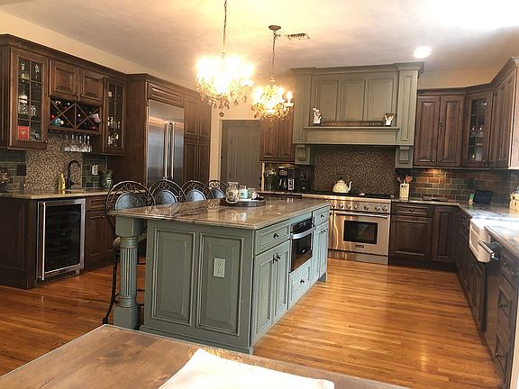 3rd image of 2 Vineyard Ct