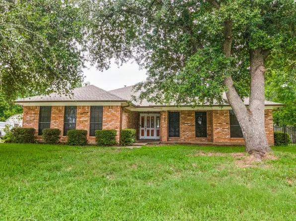 100 Juanita Ave, Wills Point, TX 75169