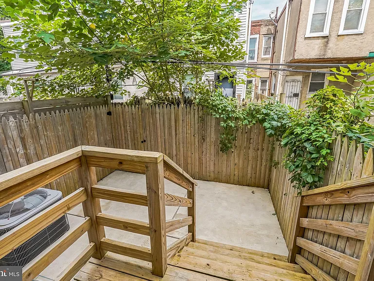 2241 Sears St — Photo 27