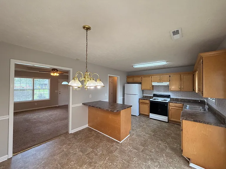 7003 Clara Ct — Photo 5