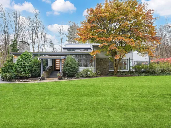 5 Stonebridge Lane, West Hartford, CT 06107