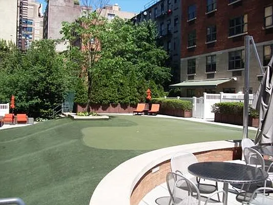 Sold by R New York | media 8