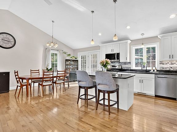 4th image of 301 Podunk Rd