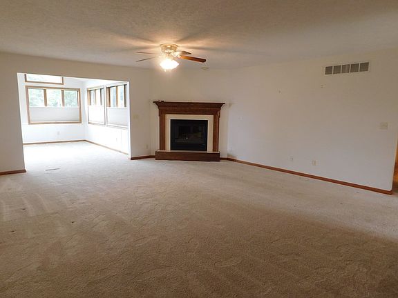 5th image of 230 W Durbin Ave