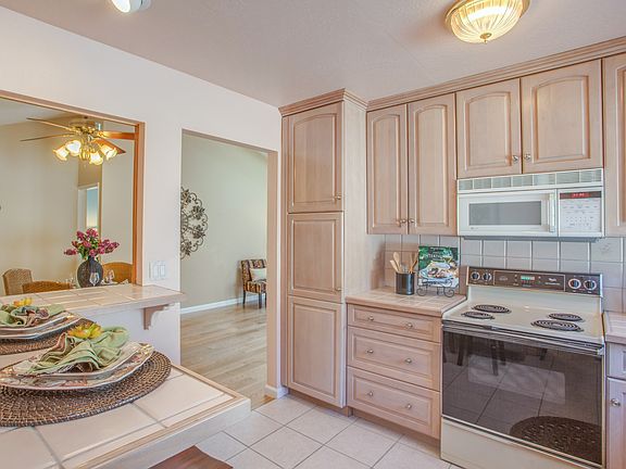 5th image of 104 Drakes Ct