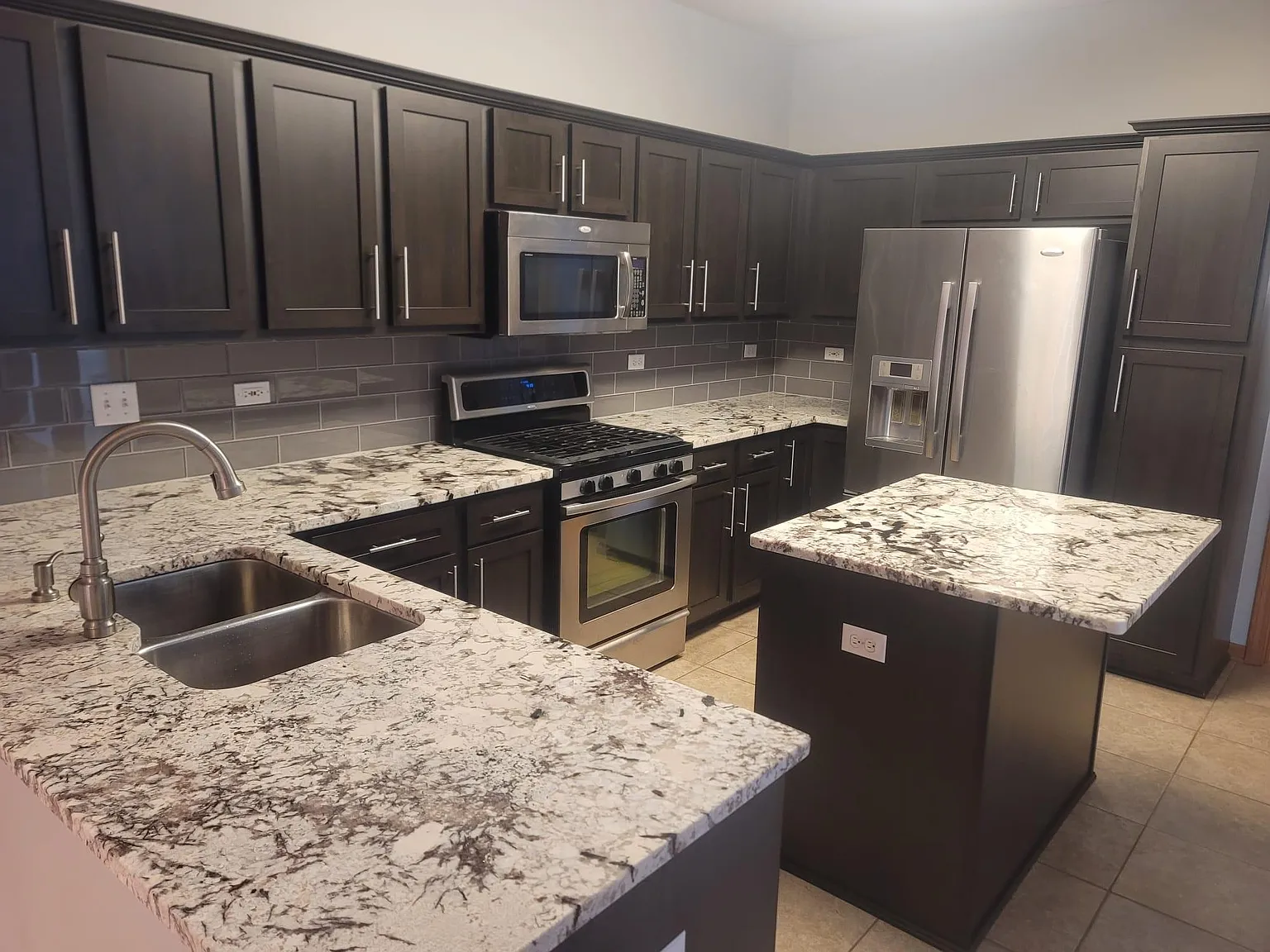 2 bed, 1374 sqft, $2,350 — Photo 2