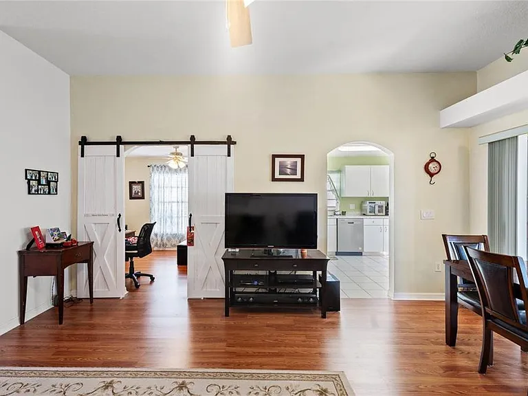 221 Prather Dr — Photo 6