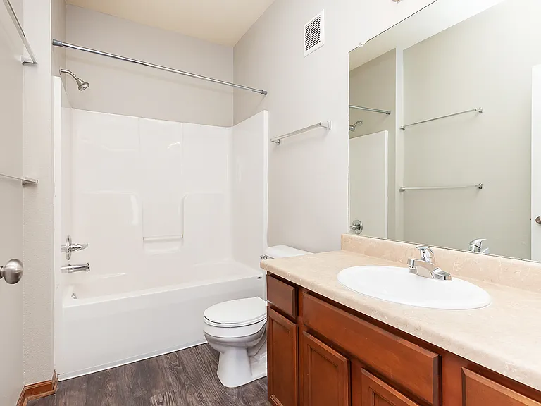 Silver Oak Condos — Photo 33