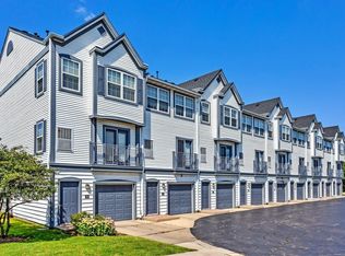 452 Handel Ct #452, Wheaton, IL 60189