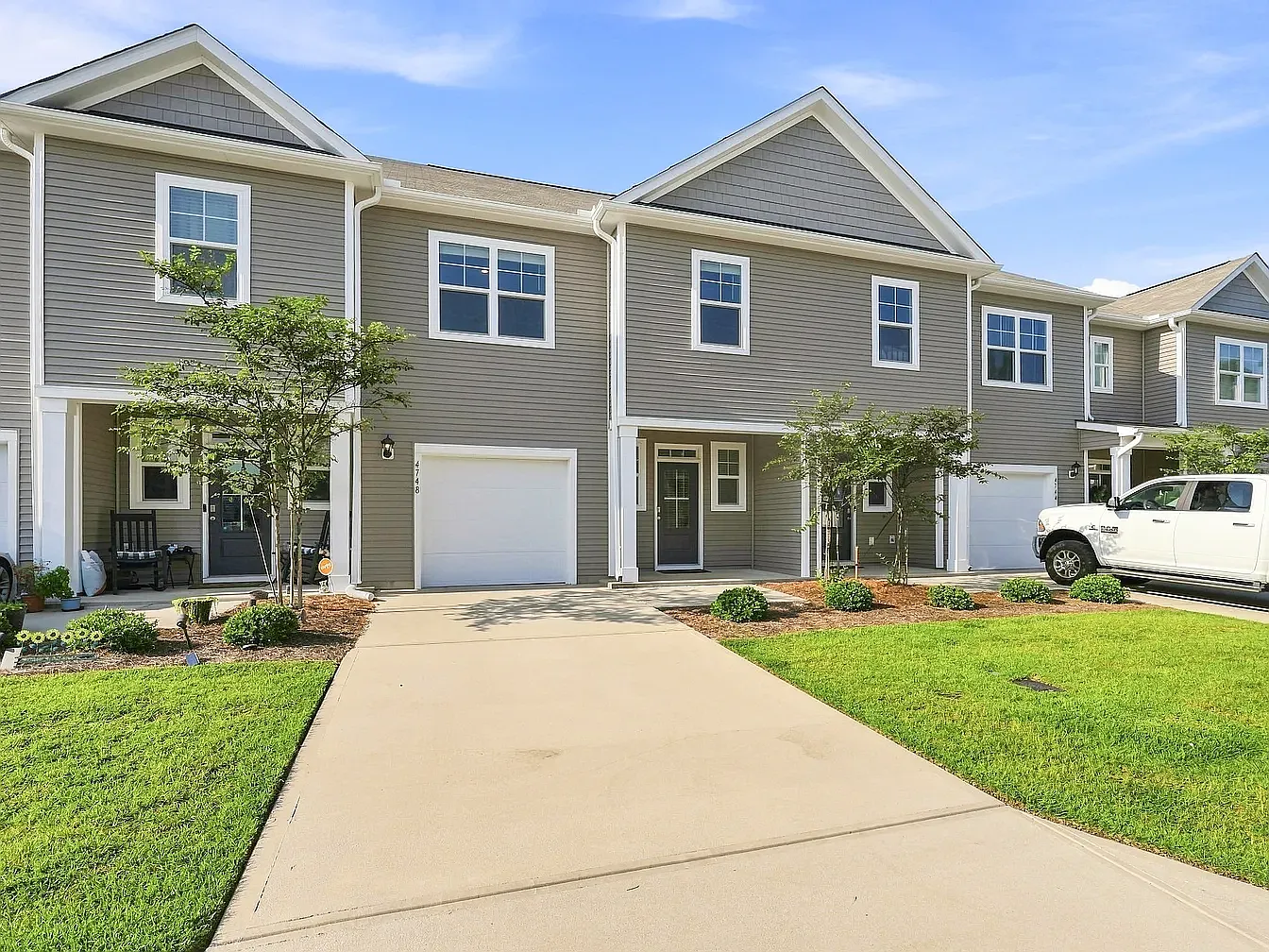 3 bed, 1990 sqft, $2,495 — Photo 3