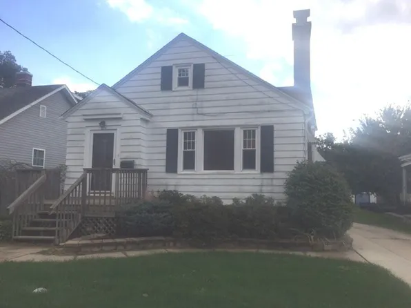 1014 E Chamberlin St, Dixon, IL 61021