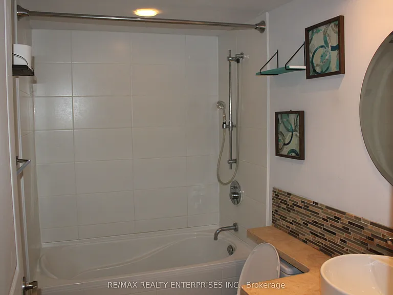 2466 Eglinton Ave E #LPH8 — Photo 18