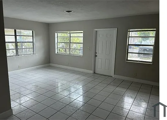 1329 NW 8th Ave — Photo 31