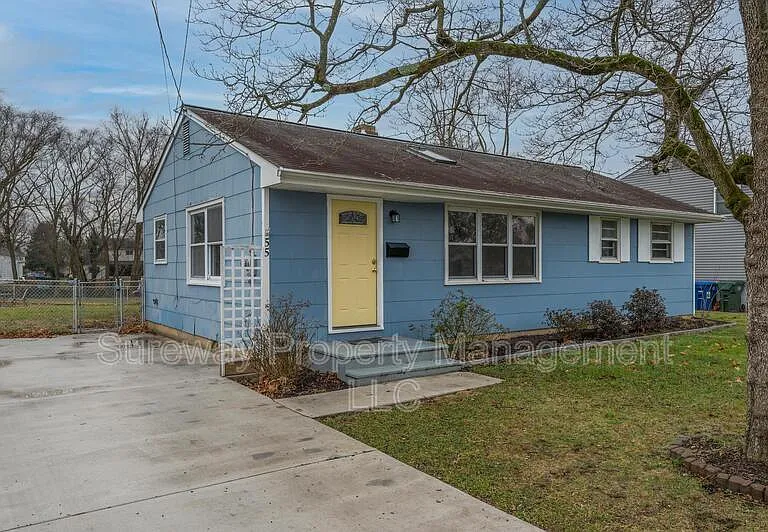 55 Nassau Rd — Photo 3