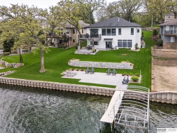 8849 Verdon Cir, Plattsmouth, NE 68048