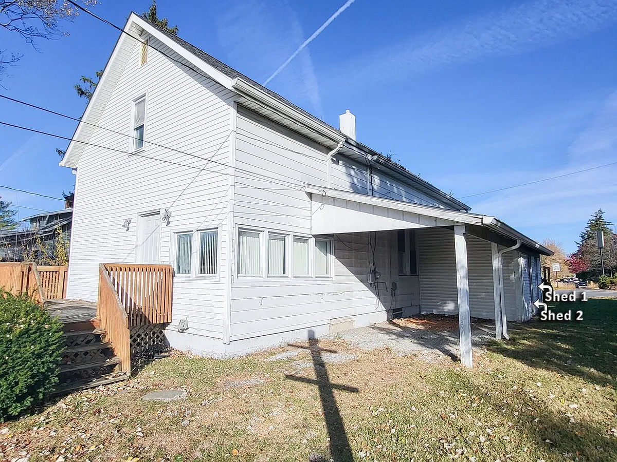 Building Photo - 1511 Kossuth St