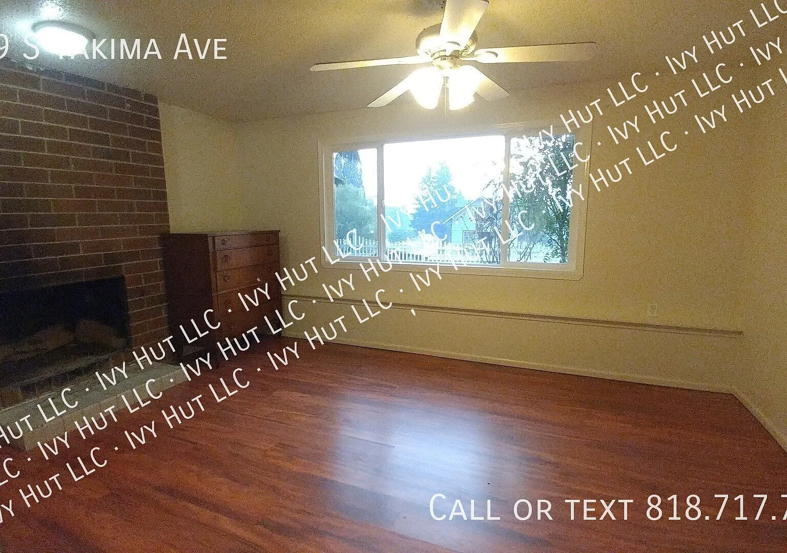 HUGE 6 Bedroom House! 2 Kitchens and 4 Separate Entrances Fully Fenced Yard and Pets Welcome — Photo 2