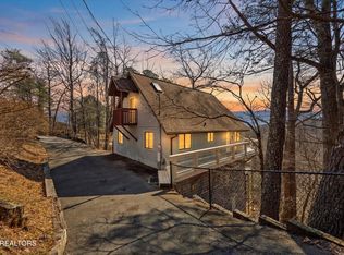 1037 Ski View Dr, Gatlinburg, TN 37738
