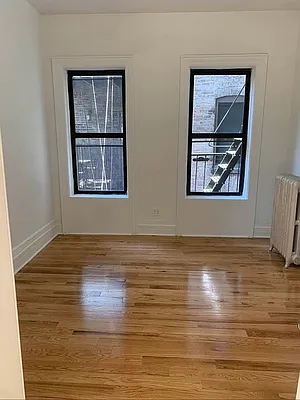 Rented by M.Grossman R.E. Management | media 4