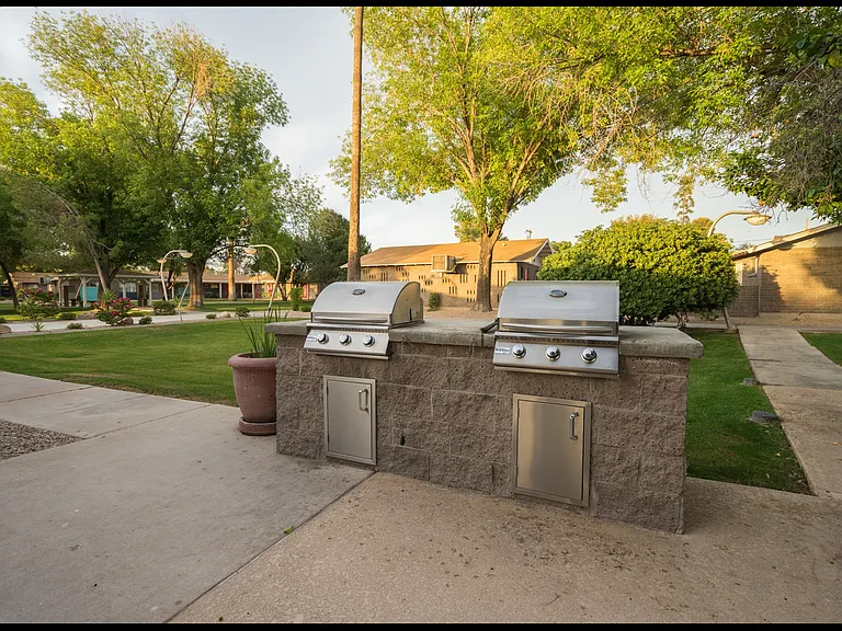 Parkside Apartments — Photo 12