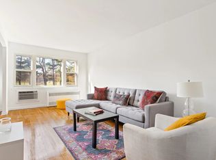 4238 Van Cortlandt Park E, Bronx, NY 10470