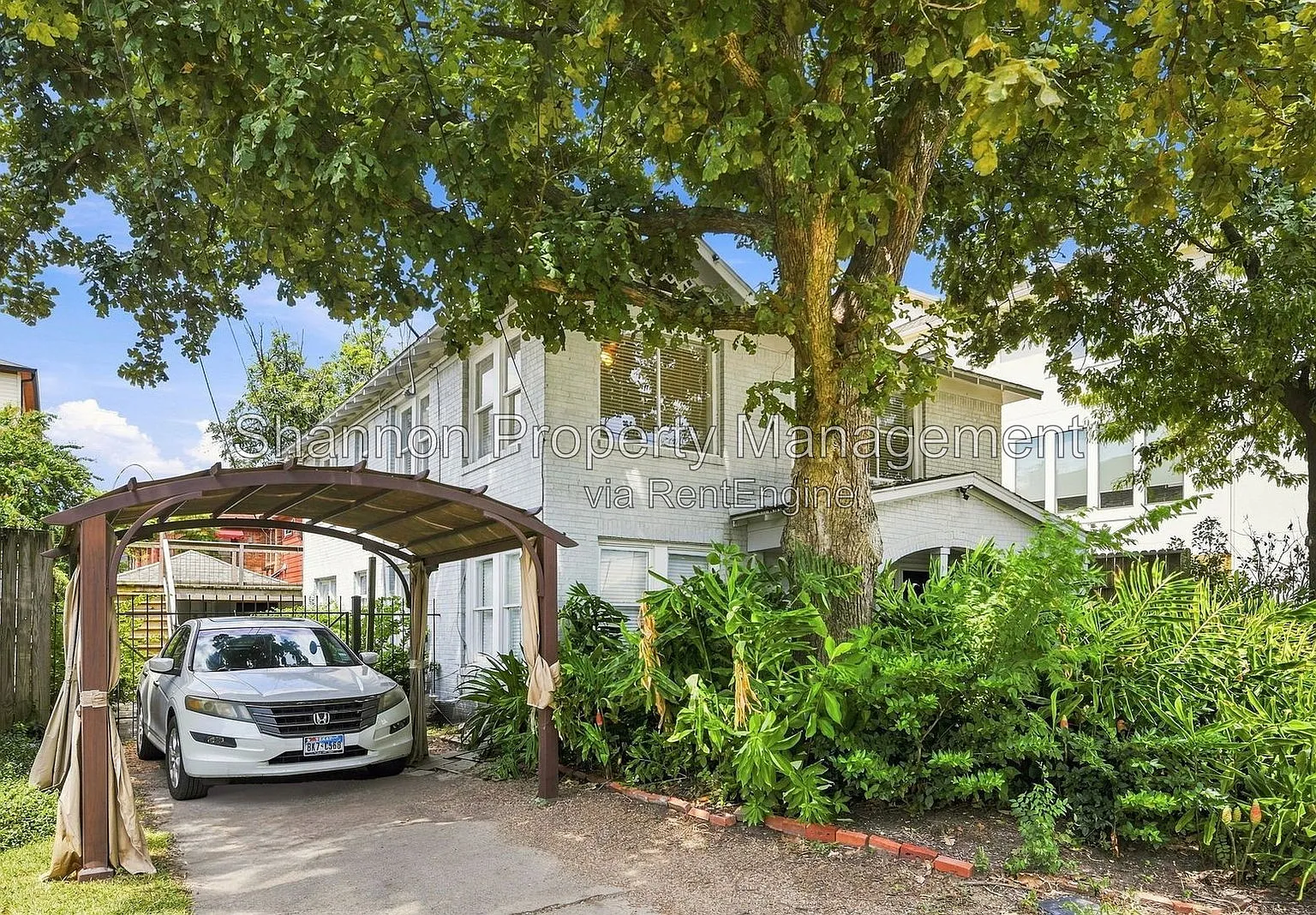 2 bed, 1.0 bath, 1300 sqft, $2,300 — Photo 3