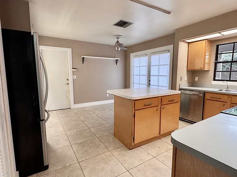 241 Hummingbird Ln — Photo 8