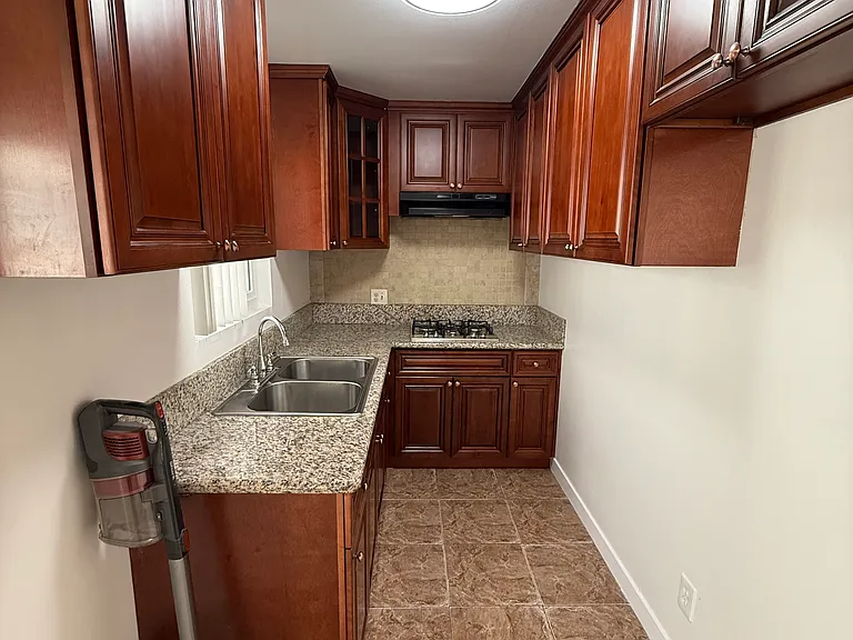 516 E Maple St #0 — Photo 5