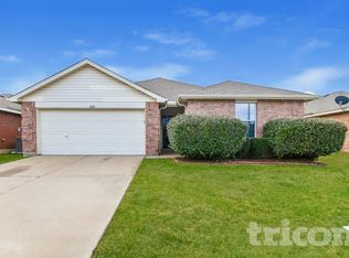 1448 Castle Ridge Rd, Fort Worth, TX 76140