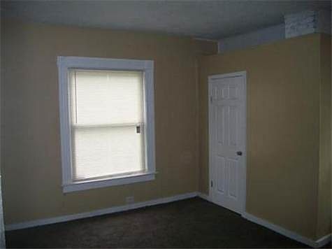 3rd image of 4014 E 11th St