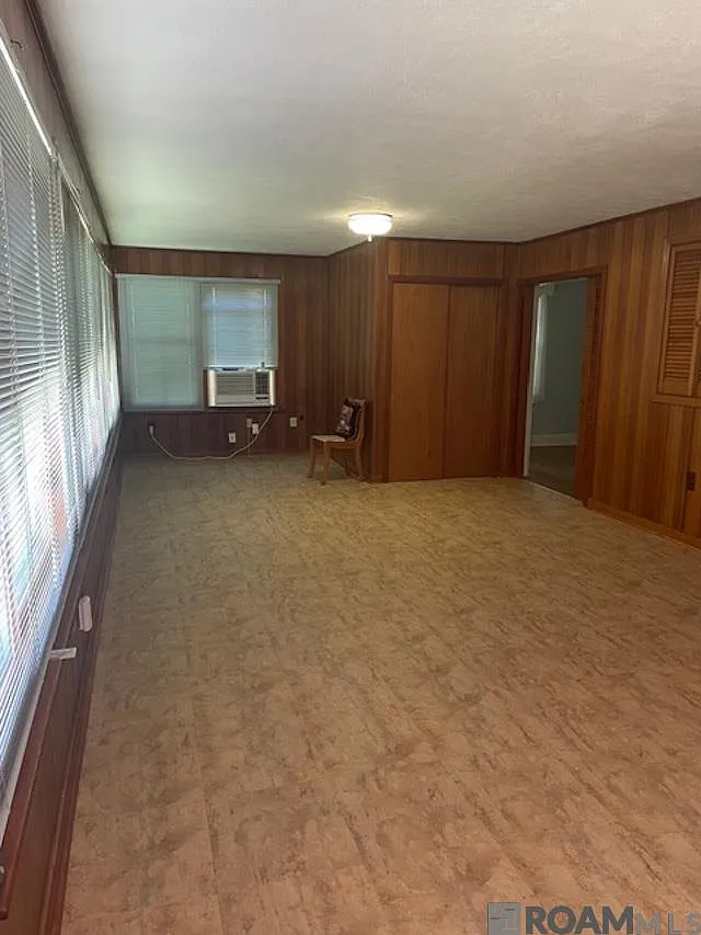 Building Photo - 555 Ursuline Dr