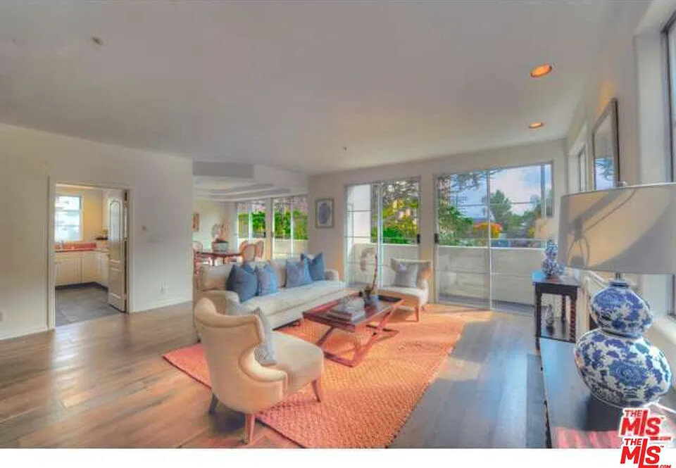 1182 Wellesley Ave — Photo 1